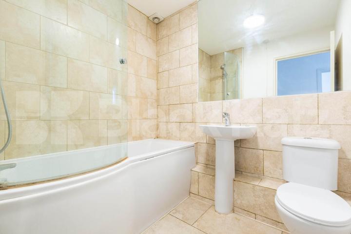 Located off the high street a 1 bedroom property close to Arsenal Station Mountgrove Road, Highbury